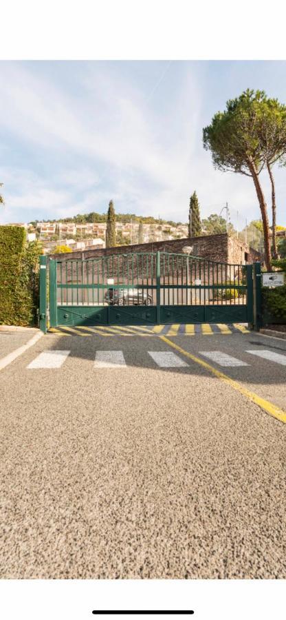 Studio Vue Mer /Parking Privatif Saint-Raphaël Exteriör bild